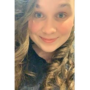 Meet your Posher, Courtney